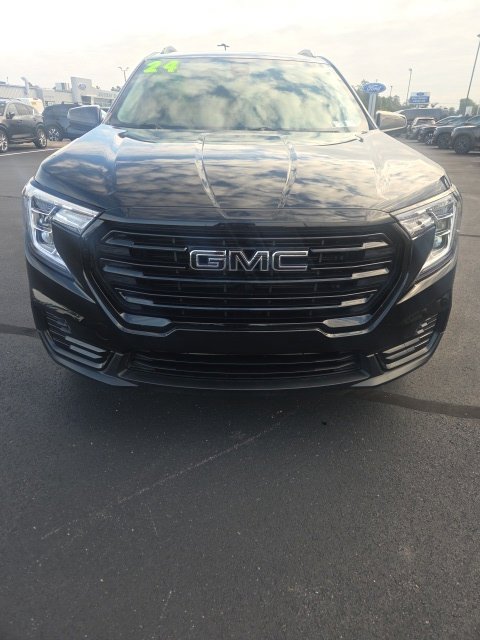 Used 2024 GMC Terrain SLE w/ Driver Convenience Package AWD/4WD image 2