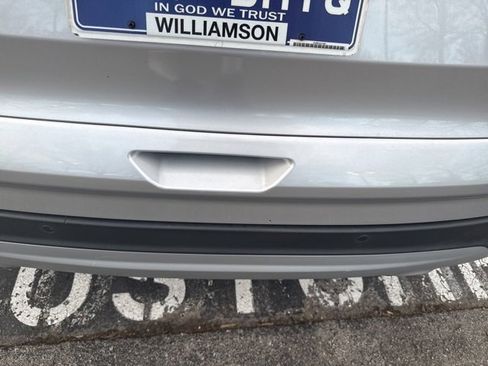 Used 2017 Ford Escape SE w/ Equipment Group 201A image 9