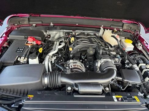 Used 2024 Jeep Wrangler Unlimited Sahara AWD/4WD image 11