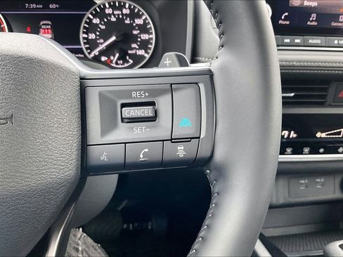 Used 2025 Nissan Rogue SV image 19