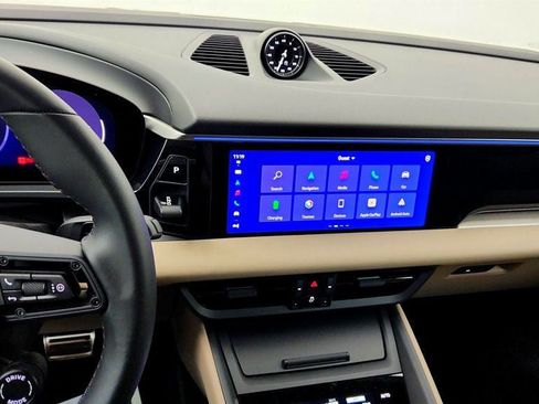Used 2025 Porsche Macan 4S Electric w/ Premium Package AWD/4WD image 17