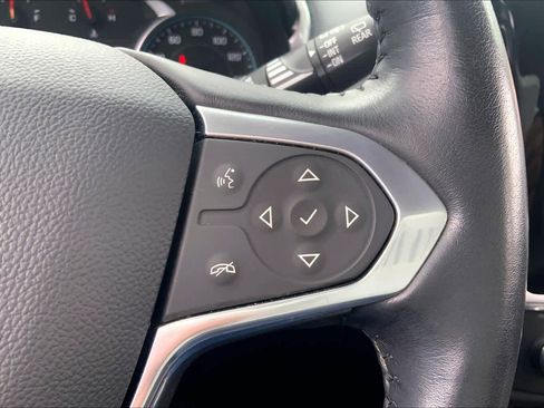 Used 2021 Chevrolet Traverse LT image 25