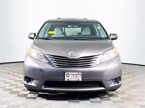 Used 2016 Toyota Sienna LE image 11