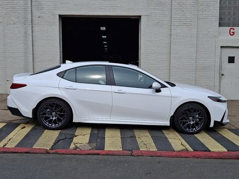 Used 2025 Toyota Camry SE w/ Convenience Package image 7