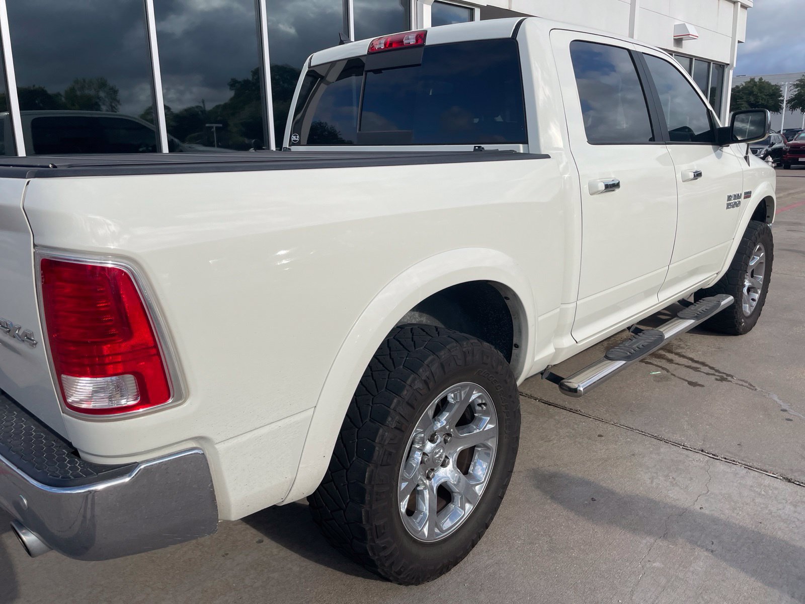 Used 2017 RAM 1500 Laramie w/ Convenience Group AWD/4WD image 5