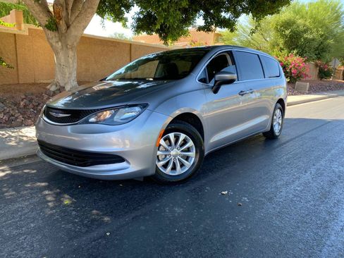 Used 2019 Chrysler Pacifica LX w/ Tire & Wheel Group FWD image 66