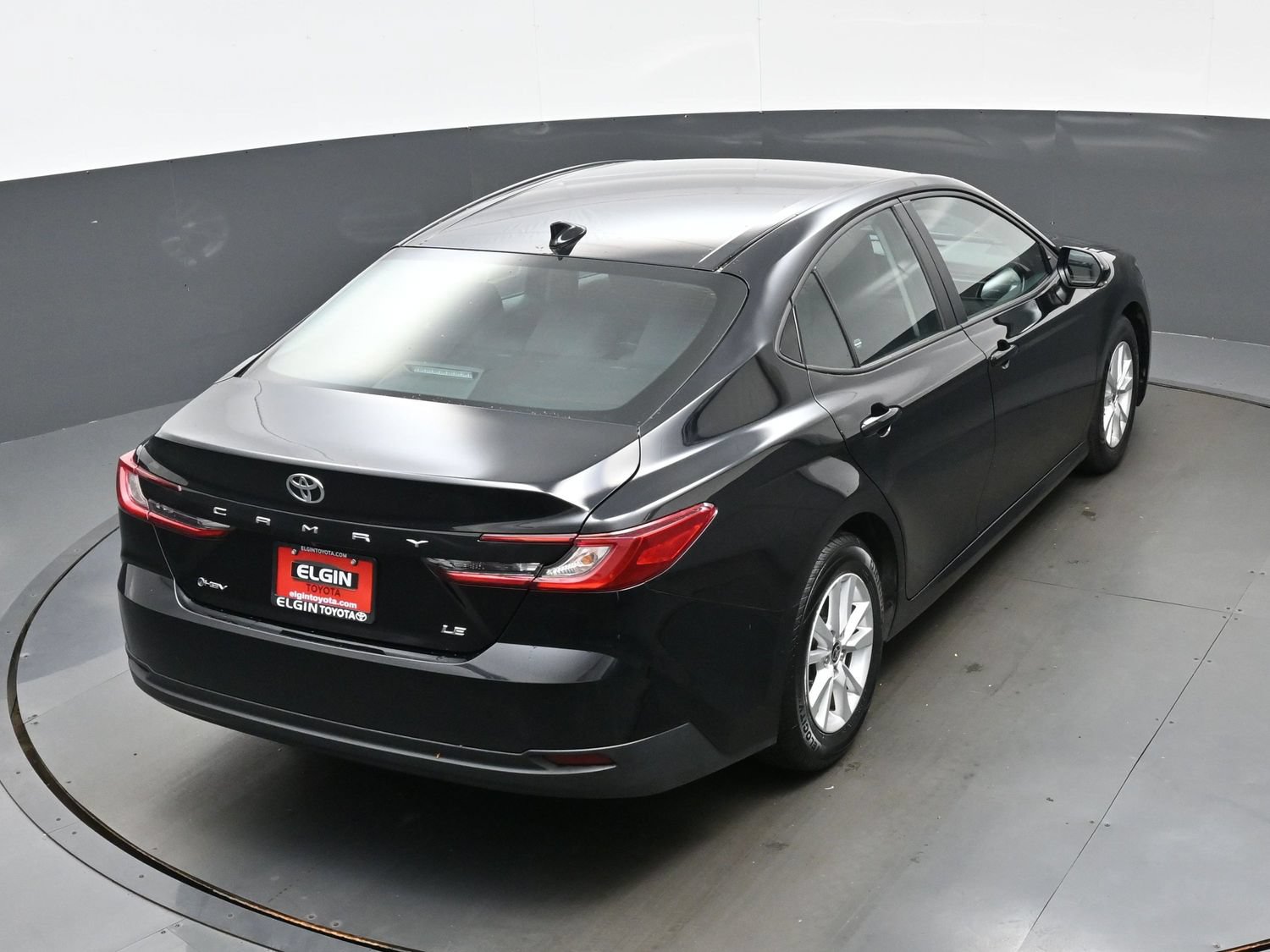 Used 2025 Toyota Camry LE FWD image 40