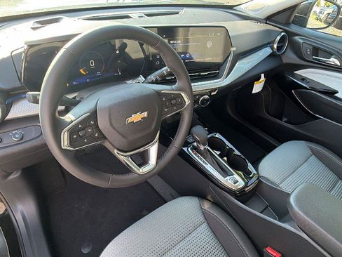 New 2026 Chevrolet Trax LT w/ LT Convenience Package FWD image 3