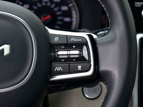 Certified 2024 Kia Sorento EX w/ Panoramic Sunroof Package image 19