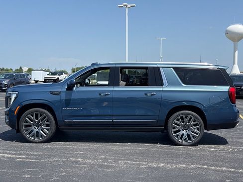 New 2026 GMC Yukon XL Denali Ultimate AWD/4WD image 11