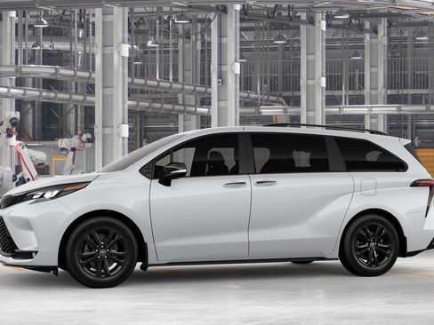 New 2026 Toyota Sienna XSE image 3