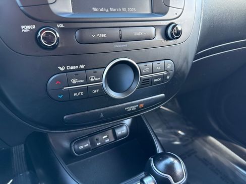 Used 2017 Kia Soul + FWD image 25