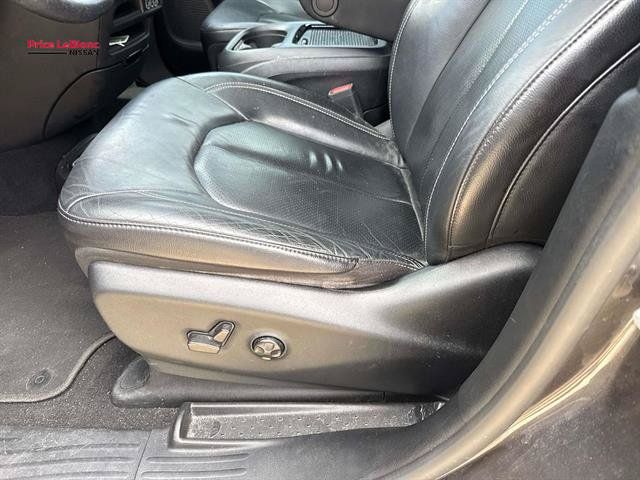 Used 2021 Chrysler Pacifica Touring-L w/ S Appearance Package FWD image 17