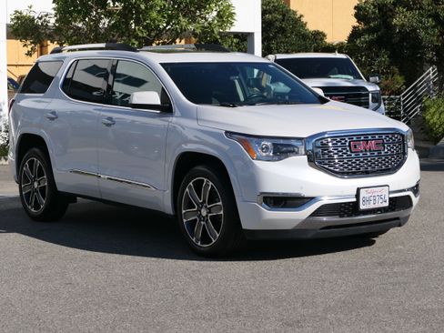 Used 2018 GMC Acadia Denali w/ Technology Package AWD/4WD image 7