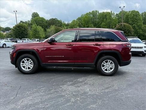 Used 2023 Jeep Grand Cherokee Laredo RWD image 7