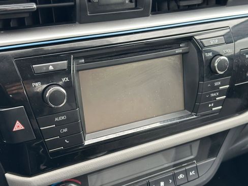 Used 2014 Toyota Corolla LE image 12