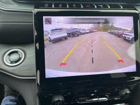 New 2025 Jeep Grand Cherokee Limited image 25