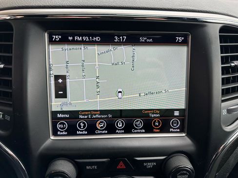 Used 2018 Jeep Grand Cherokee Altitude image 15