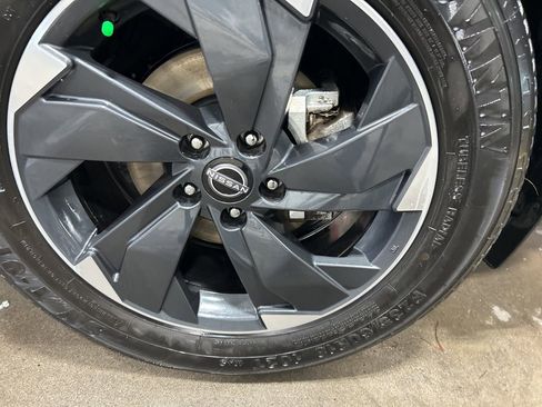 Used 2024 Nissan Rogue SV image 10