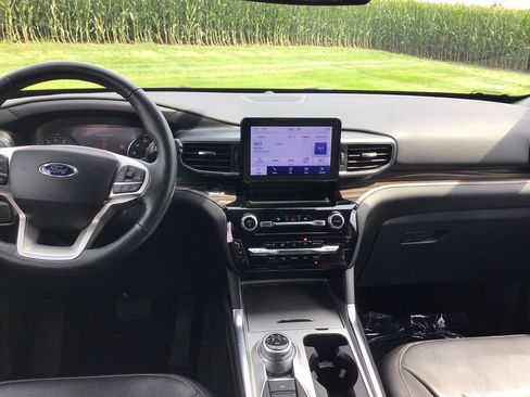 Used 2022 Ford Explorer Limited w/ Equipment Group 301A AWD/4WD image 22