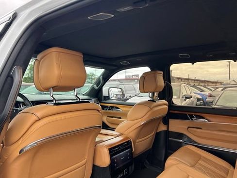 Used 2022 Jeep Grand Wagoneer Series III w/ Flexible Seating Group AWD/4WD image 9