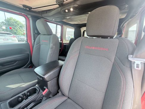Used 2025 Jeep Wrangler Unlimited Rubicon AWD/4WD image 21