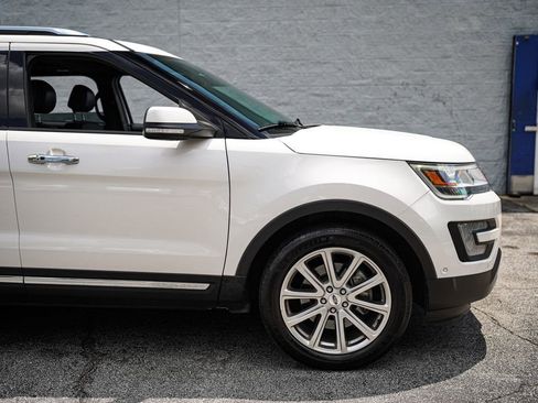 Used 2017 Ford Explorer Limited w/ Equipment Group 301A AWD/4WD image 17