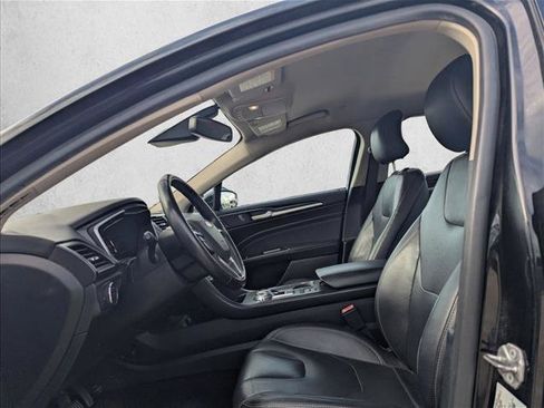 Used 2019 Ford Fusion Energi Titanium FWD image 12