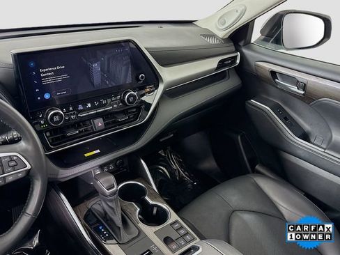 Used 2023 Toyota Highlander Platinum image 24