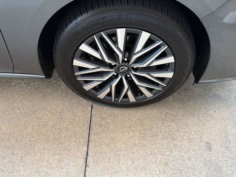 Used 2025 Nissan Altima 2.5 SV FWD image 38