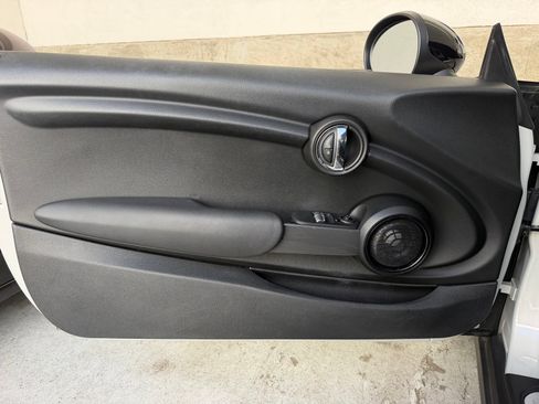 Used 2016 MINI Cooper 2-Door Hardtop FWD image 17