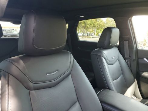 Used 2022 Cadillac XT5 Premium Luxury w/ LPO, Premium Carpet Package FWD image 23