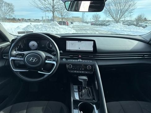 Used 2023 Hyundai Elantra SEL w/ Convenience Package image 12