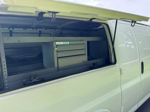 Used 2009 GMC Savana 3500 RWD image 27