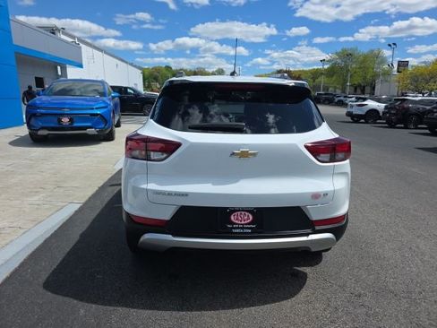Used 2023 Chevrolet TrailBlazer LT w/ Convenience Package FWD image 3