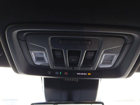 Used 2025 Chevrolet Silverado 1500 High Country image 33