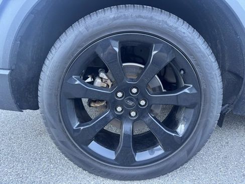 Used 2023 Ford Explorer ST-Line w/ Class IV Trailer Tow Package image 10