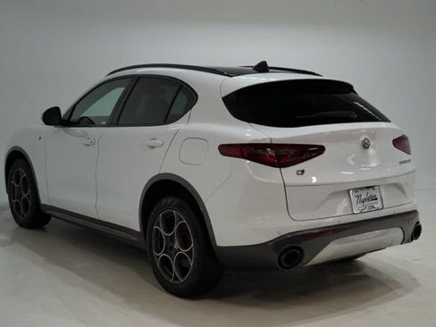 Used 2023 Alfa Romeo Stelvio Ti AWD/4WD image 5