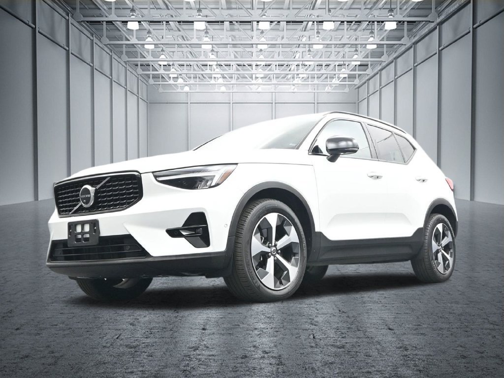Used 2023 Volvo XC40 B4 Ultimate FWD image 38