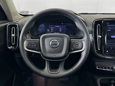 Used 2025 Volvo XC40 B5 Plus image 18