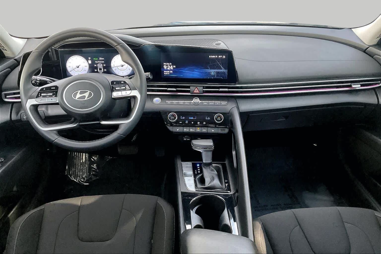 Certified 2025 Hyundai Elantra SEL FWD image 16