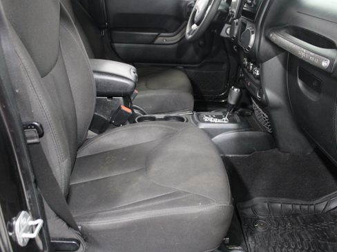 Used 2018 Jeep Wrangler Unlimited Sport image 19