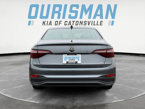 Used 2022 Volkswagen Jetta SE image 5