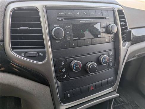 Used 2012 Jeep Grand Cherokee Laredo w/ Laredo E Group AWD/4WD image 10