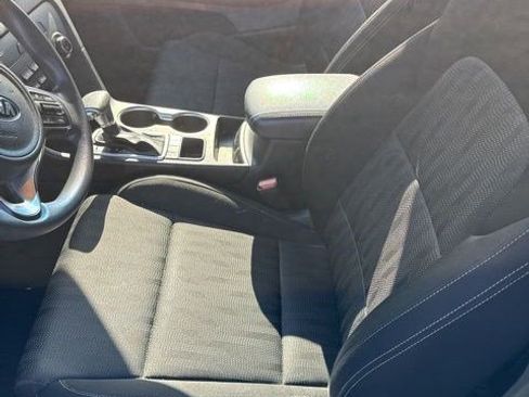 Used 2017 Kia Sportage LX image 6