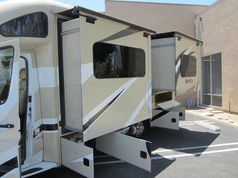 Used 2017 Mercedes-Benz Sprinter 3500 image 17