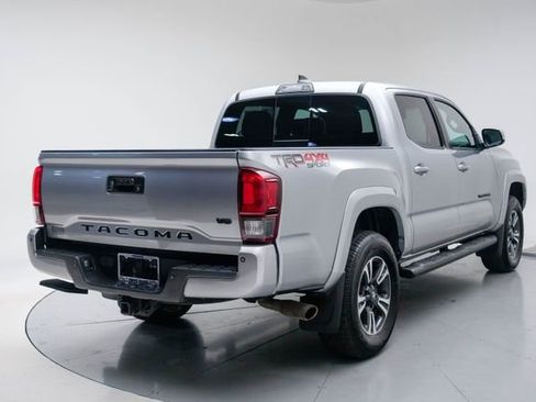 Used 2019 Toyota Tacoma TRD Sport AWD/4WD image 5
