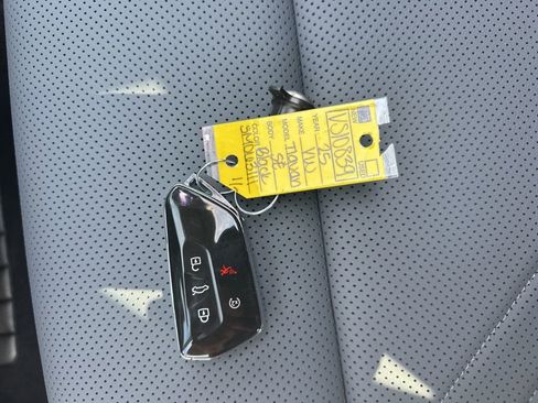 New 2025 Volkswagen Tiguan SE image 27