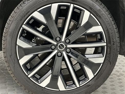 Certified 2025 Volvo XC90 B6 Plus image 10