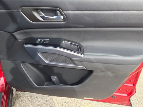 Used 2022 Nissan Pathfinder SL image 5